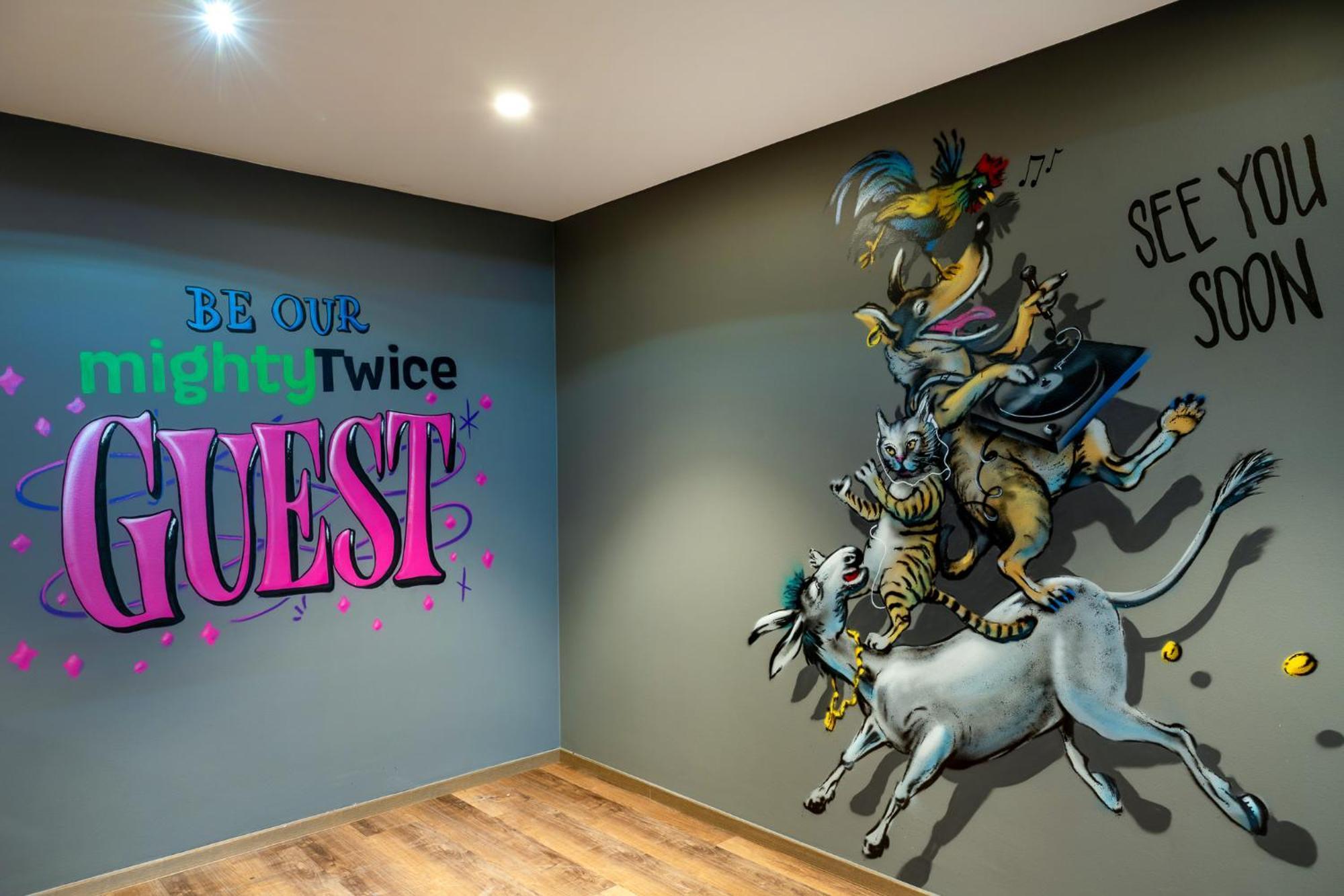 Mightytwice Hotel אכרן מראה חיצוני תמונה